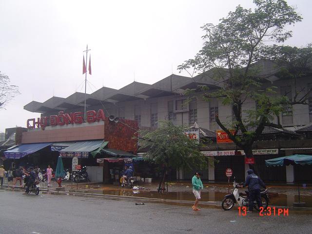 Đông Ba Market